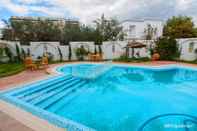 Swimming Pool Hotel Residence Romane