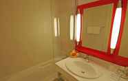 In-room Bathroom 3 Hotel Pietracap