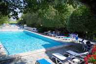 Swimming Pool Hotel Pietracap