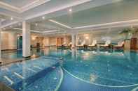 Swimming Pool Alpenpalace Luxury Hideaway & Spa Retreat