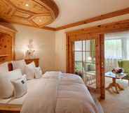 Bedroom 7 Alpenpalace Luxury Hideaway & Spa Retreat
