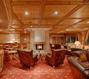 Lobby 5 Alpenpalace Luxury Hideaway & Spa Retreat