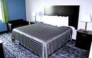 Kamar Tidur 4 Capital Inn and Suites