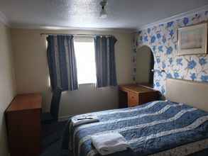Bedroom 4 Elmhurst Hotel