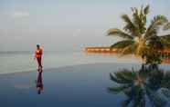 Swimming Pool 5 Vilamendhoo Island Resort & Spa