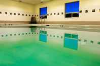 Swimming Pool Holiday Inn Hotel & Suites Lloydminster, an IHG Hotel