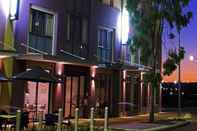 Bên ngoài Joondalup City Hotel