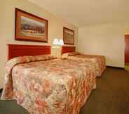 Bedroom 4 Econo Lodge Inn & Suites