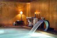 Swimming Pool Le Convivial Luxury Suites & Spa