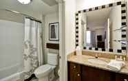 Toilet Kamar 4 Residence Inn by Marriott O'Fallon