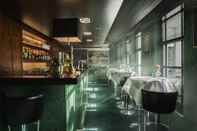 Bar, Kafe, dan Lounge Hotel Van Cleef