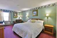 Bedroom Amerivu Inn And Suites New Richmond