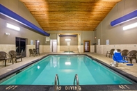 สระว่ายน้ำ La Quinta Inn & Suites by Wyndham Boone University