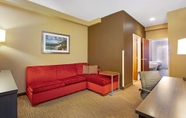 Common Space 6 La Quinta Inn & Suites by Wyndham Boone University