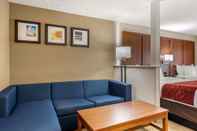 Common Space Comfort Suites Speedway - Kansas City