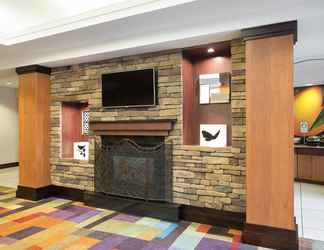 Lobby 2 Fairfield Inn & Suites by Marriott State College