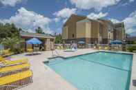 Swimming Pool Fairfield Inn & Suites by Marriott Hinesville Fort Stewart