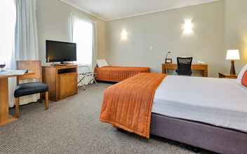 Kamar Tidur 4 Coachman's Inn Warwick