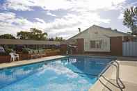 Swimming Pool Americas Best Value Inn Livermore