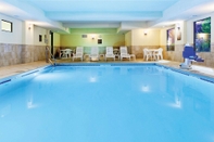 Swimming Pool La Quinta Inn & Suites by Wyndham Warner Robins - Robins AFB