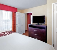 Bedroom 3 La Quinta Inn & Suites by Wyndham Warner Robins - Robins AFB
