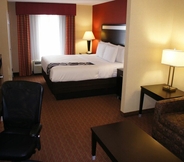 Bedroom 4 La Quinta Inn & Suites by Wyndham Warner Robins - Robins AFB