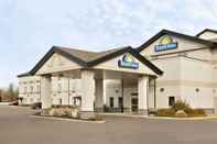 Exterior Days Inn by Wyndham Thunder Bay North