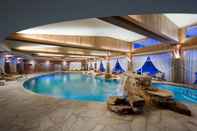 Swimming Pool Turning Stone Resort Casino