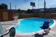 Swimming Pool Relax Inn of Yreka