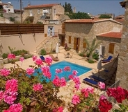 Swimming Pool 3 Porfyrios Country House