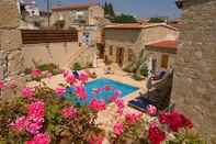 Swimming Pool Porfyrios Country House