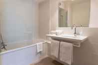 In-room Bathroom Appart'Hotel Victoria Garden Pau
