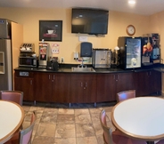 Restaurant 7 Super 8 by Wyndham Chisago City