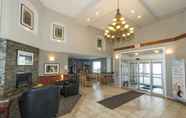 Lobi 3 Lakeview Inns & Suites - Fort Nelson