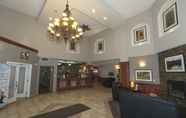 Lobby 6 Lakeview Inns & Suites - Fort Nelson