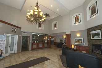 Lobi 4 Lakeview Inns & Suites - Fort Nelson