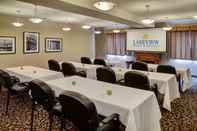 Functional Hall Lakeview Inns & Suites - Fort Nelson