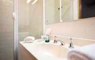 In-room Bathroom 2 Adelaide Paringa