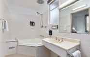 In-room Bathroom 5 Adelaide Paringa