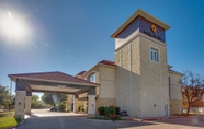 Bên ngoài 2 La Quinta Inn & Suites by Wyndham Granbury