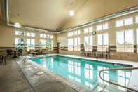 Swimming Pool Comfort Inn & Suites McMinnville Wine Country
