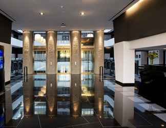 Sảnh chờ 2 Hilton Madrid Airport