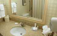 In-room Bathroom 5 Hilton Garden Inn Colorado Springs Airport