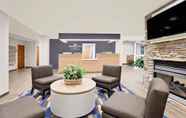 Lobi 3 Microtel Inn & Suites by Wyndham Middletown