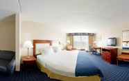 Bedroom 7 Holiday Inn Express & Suites Belleville, an IHG Hotel