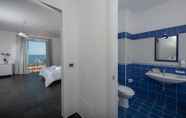 In-room Bathroom 7 Baia D'Oro Hotel