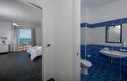 In-room Bathroom 7 Baia D'Oro Hotel