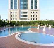 Swimming Pool 7 Istanbul Marriott Hotel Asia