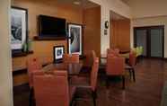 Restaurant 7 Hampton Inn & Suites Rogers