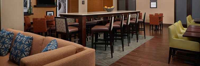 Lobi Hampton Inn & Suites Rogers